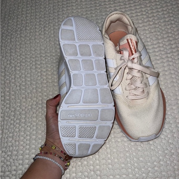 Adidas women's swift run sneakers size 6.5 - worn 1x - Picture 4 of 6